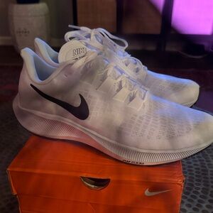 Nike Pegasus 37 - Men's White and Black 11.5